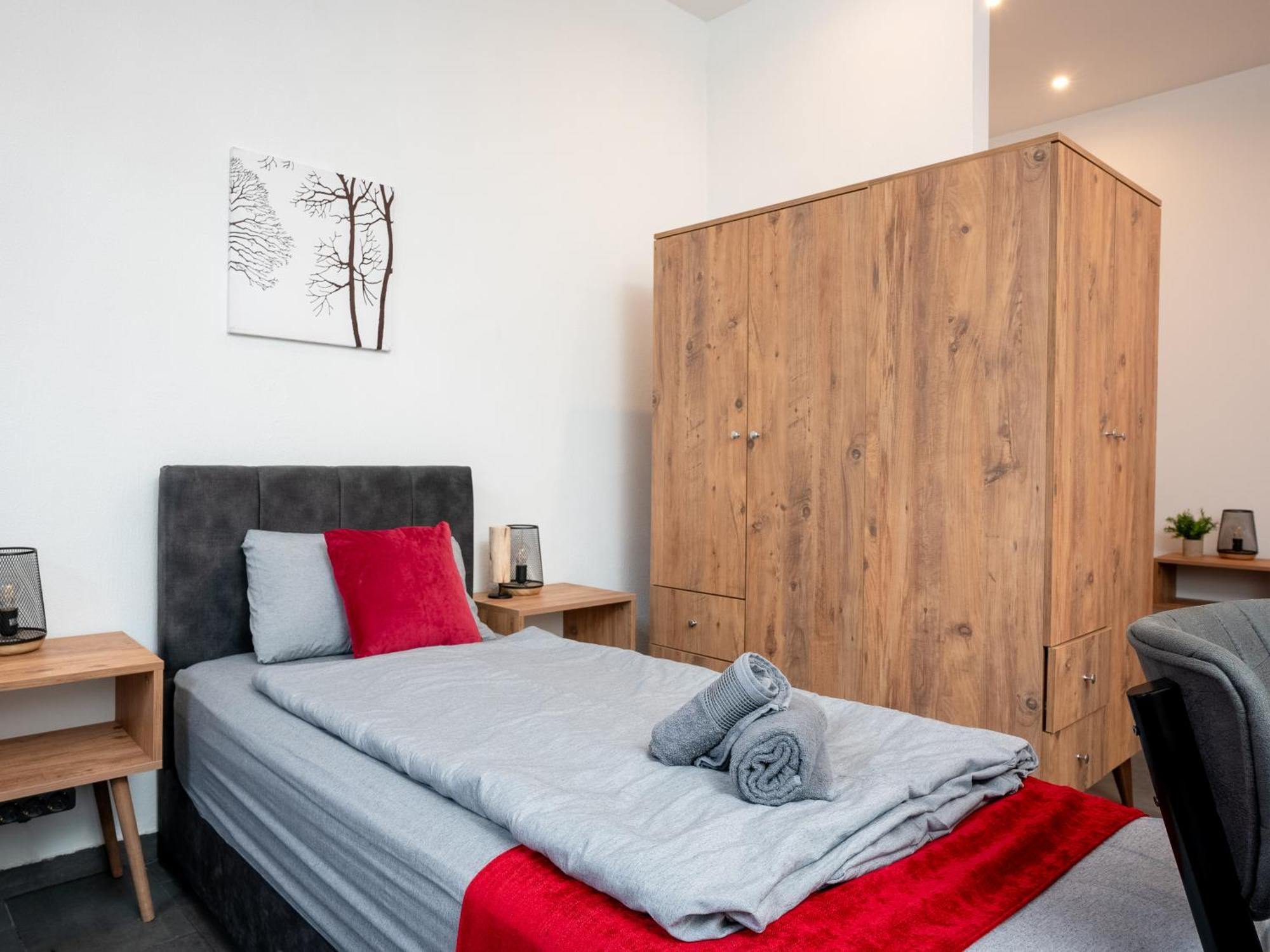 Apartment Serviceroom24 - 2 In Hoch Wlan - Smart-tv - 24-7 Check-in Und Kueche *