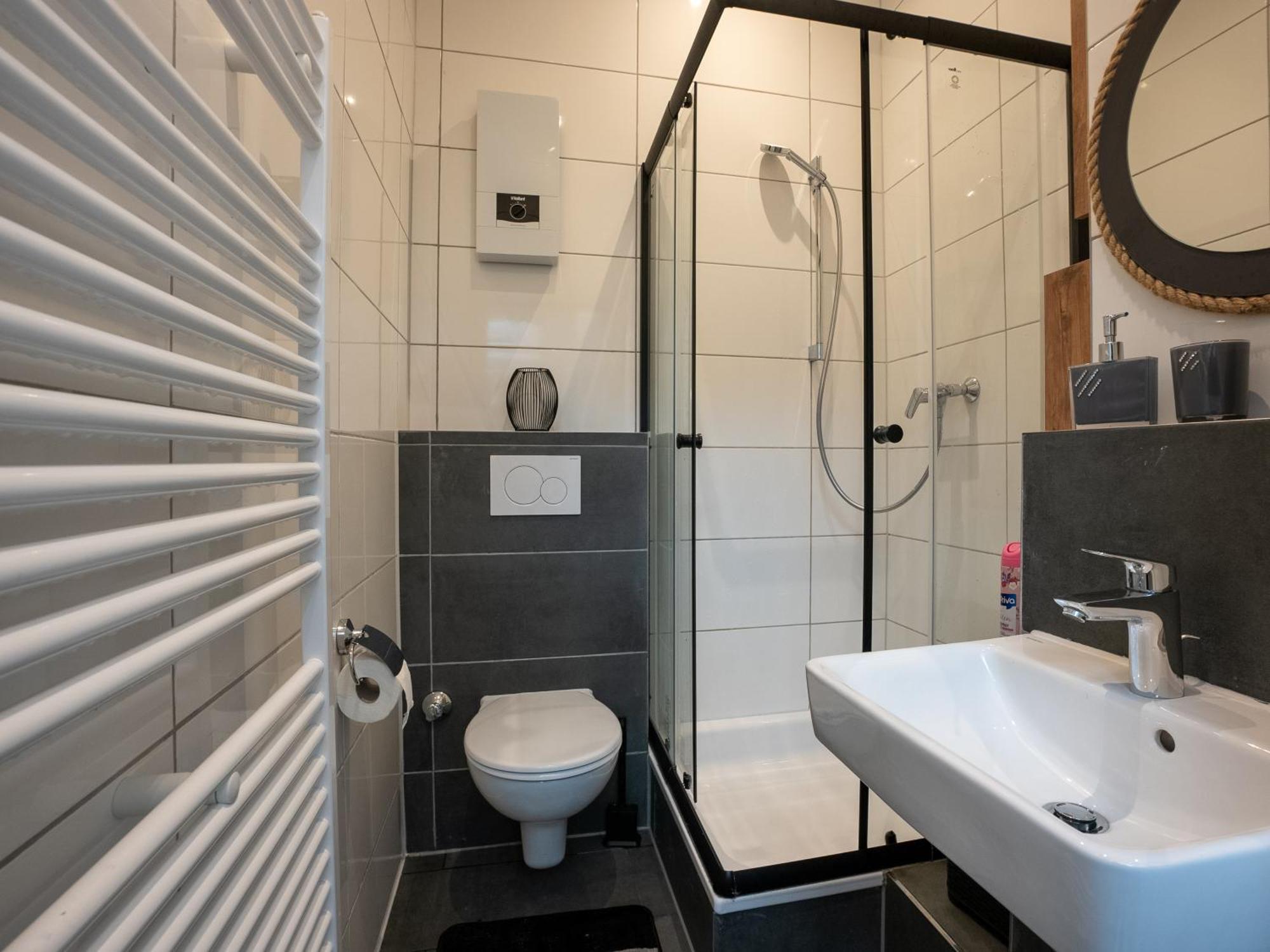 Serviceroom24 - 2 In Hoch Wlan - Smart-tv - 24-7 Check-in Und Kueche