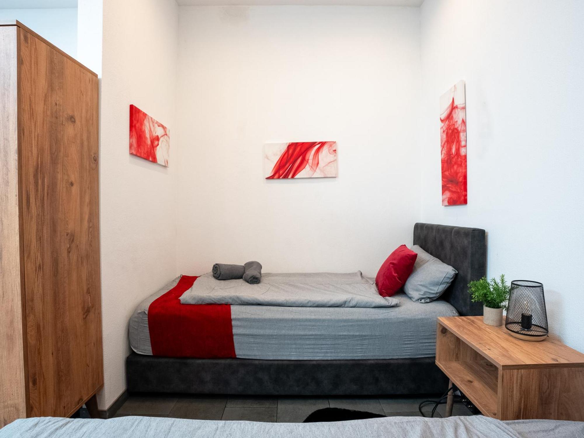Appartement Serviceroom24 - 2 In Hoch Wlan - Smart-tv - 24-7 Check-in Und Kueche