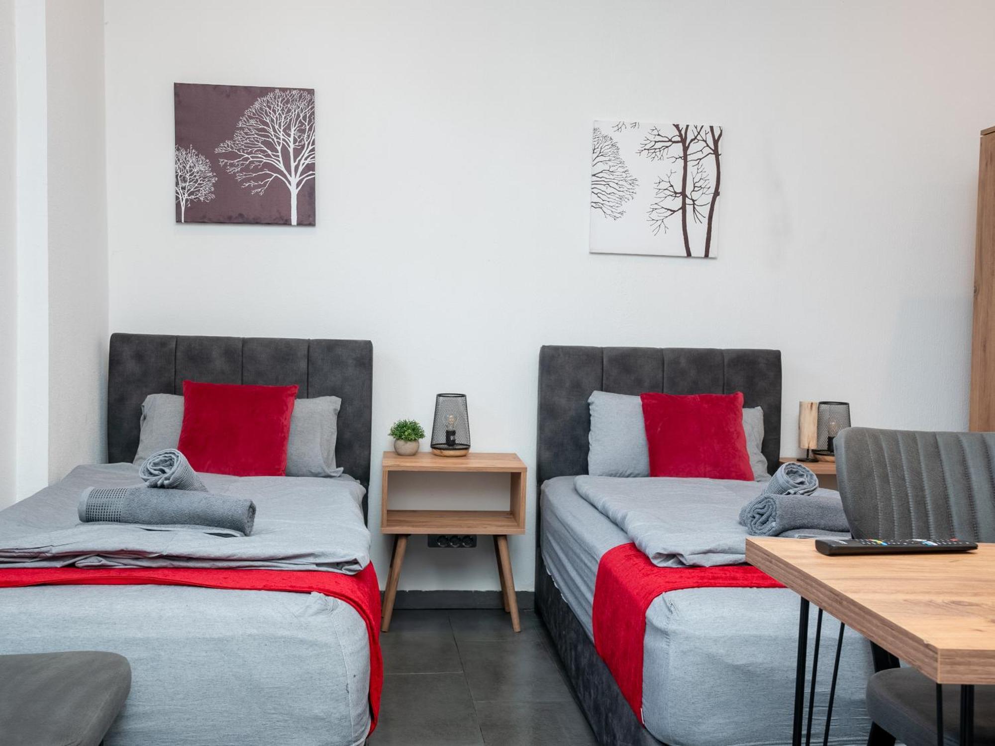 Serviceroom24 - 2 In Hoch Wlan - Smart-tv - 24-7 Check-in Und Kueche Recklinghausen