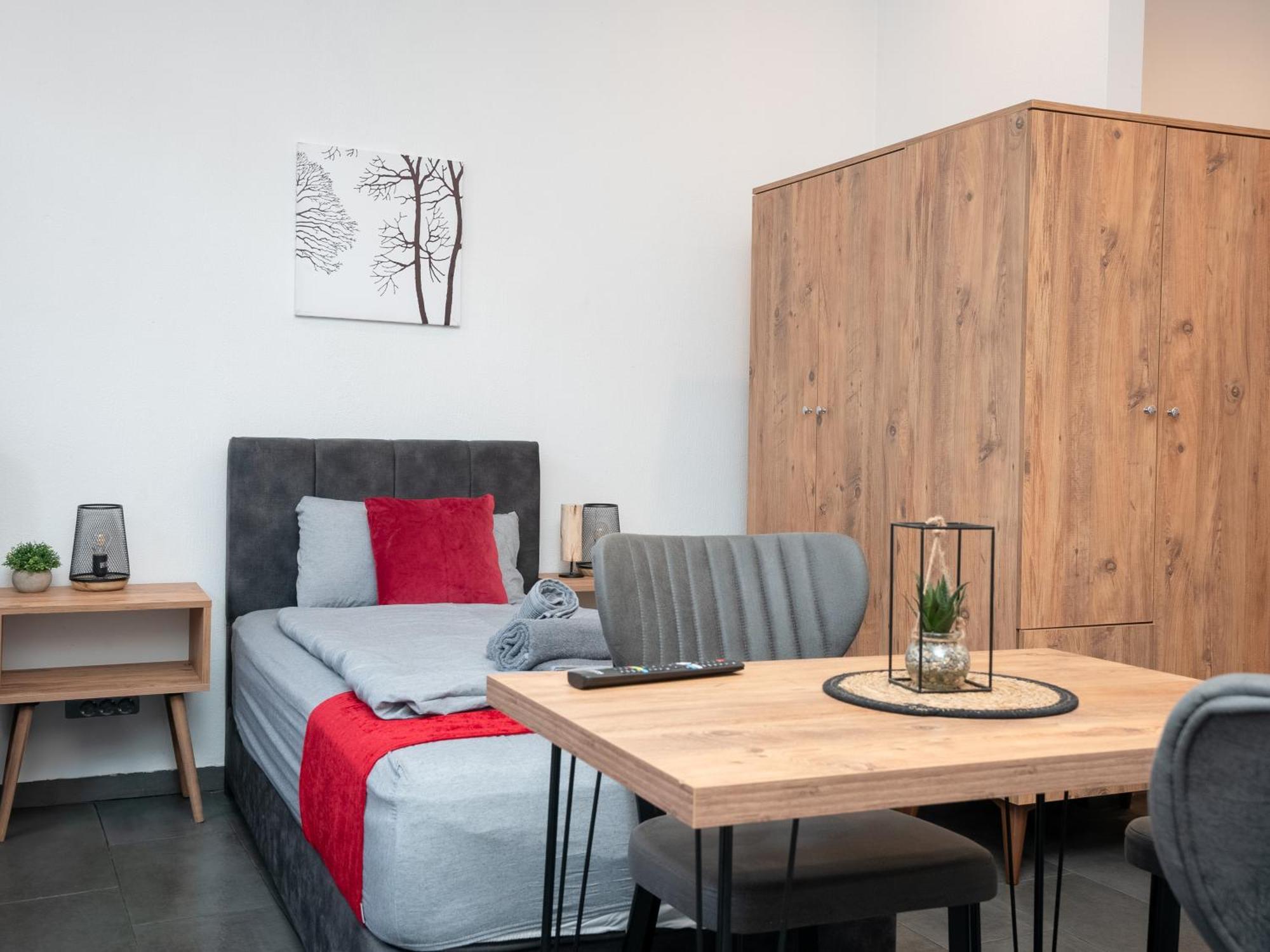 Apartment Serviceroom24 - 2 In Hoch Wlan - Smart-tv - 24-7 Check-in Und Kueche
