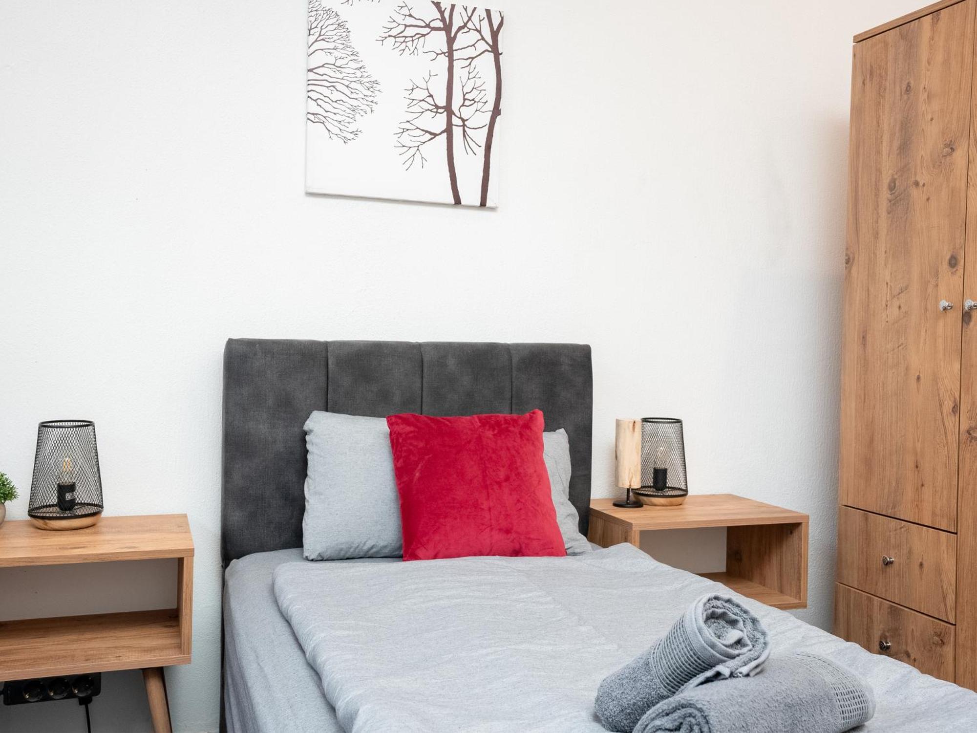 Apartment Serviceroom24 - 2 In Hoch Wlan - Smart-tv - 24-7 Check-in Und Kueche *